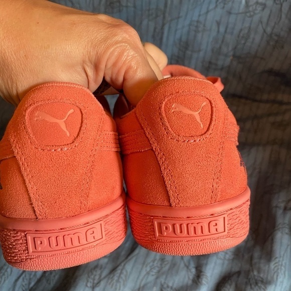 Puma pink suede sneakers with rose graphics size 10 - Picture 5 of 6